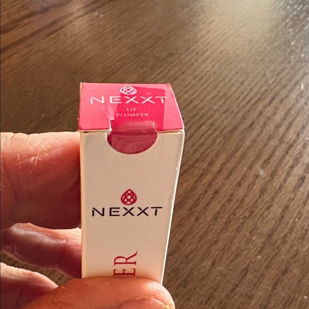Nib NEXXT Lip Plumper - Bold Red - Picture 3 of 3